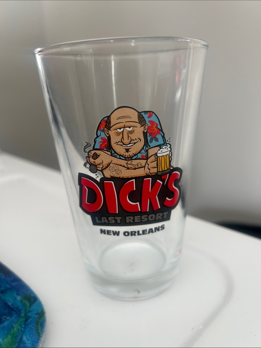 Dick's Last Resort New Orleans Clear beer Glass with Red Logo 5 1/2” tall